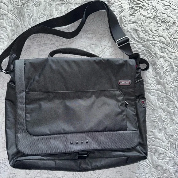 Tumi T-Tech Laptop Padded Messenger Shoulder Bag Black Travel Luggage Case Large